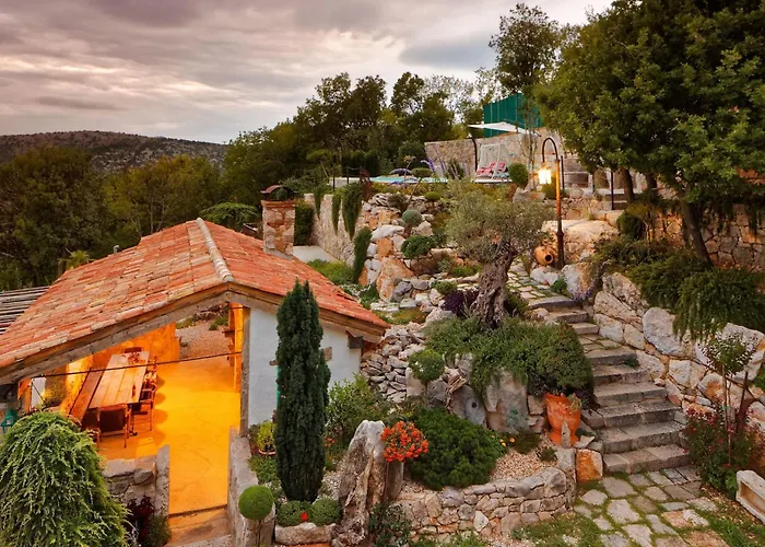 Ecovilla Mirabilis- Praechtiges Mit Pool By Interhome